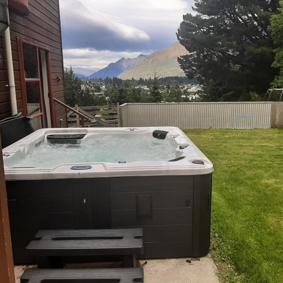 Hot Tub And Views Over Central Queenstown - Entire Holiday House Εξωτερικό φωτογραφία