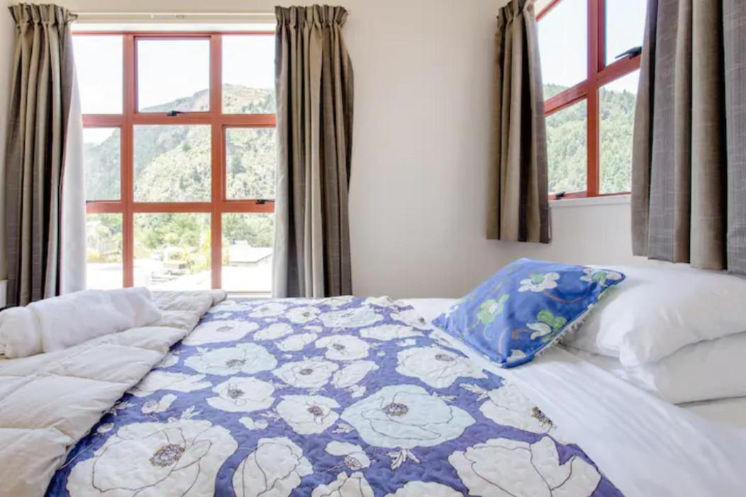 Hot Tub And Views Over Central Queenstown - Entire Holiday House Εξωτερικό φωτογραφία