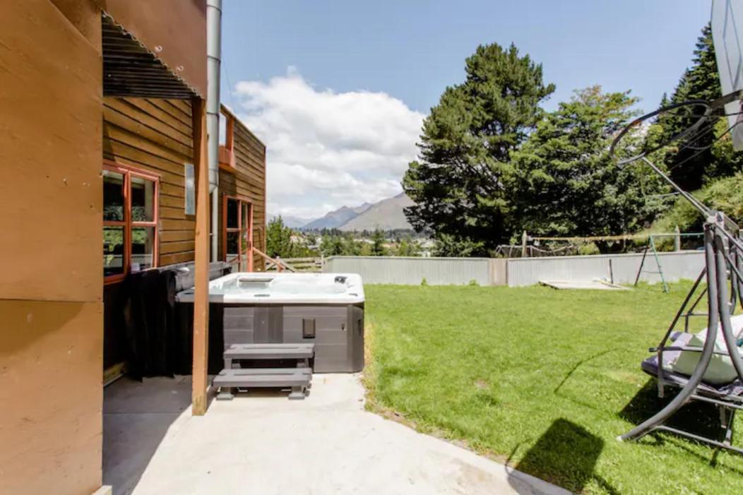 Hot Tub And Views Over Central Queenstown - Entire Holiday House Εξωτερικό φωτογραφία